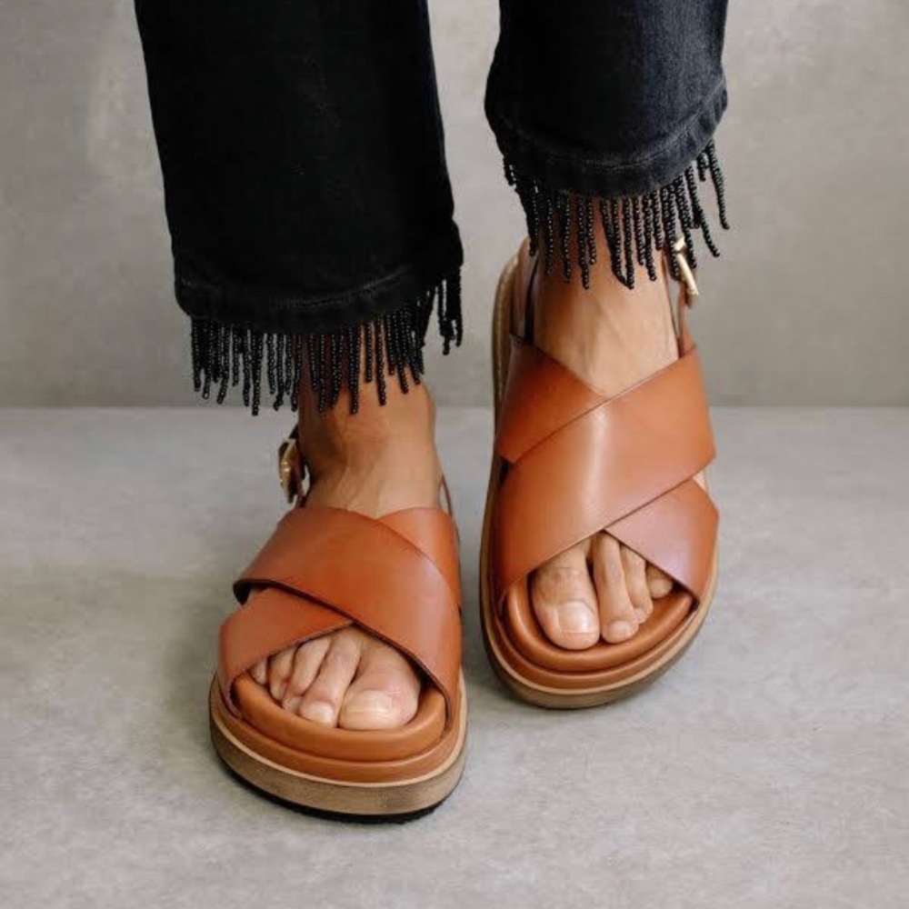 Alohas Marshmallow Tan Leather Chunky Sandals 8.5/39